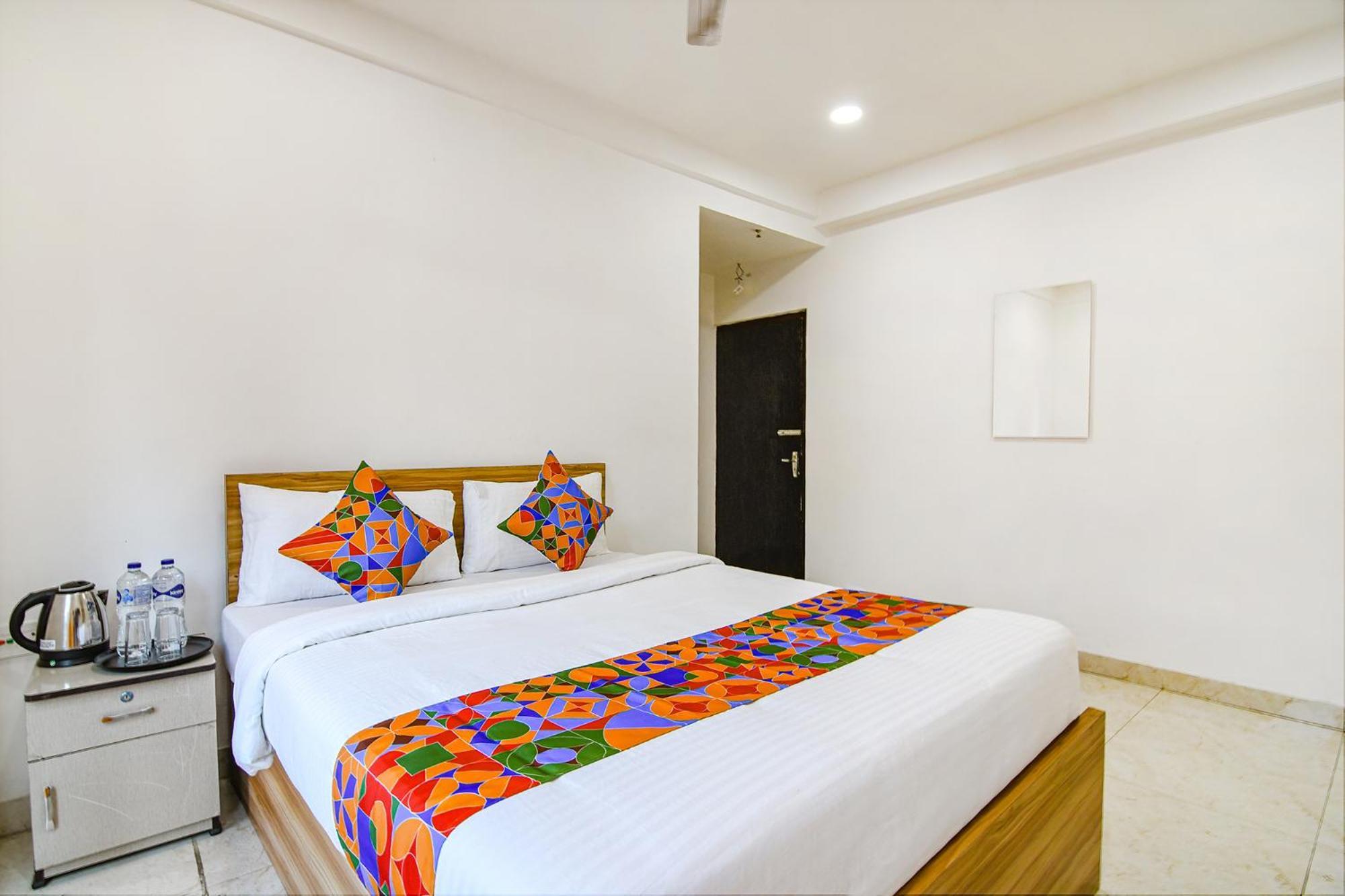 Fabhotel Grand Hazra Inn - Nr Ballygunge Station Колката Екстериор снимка