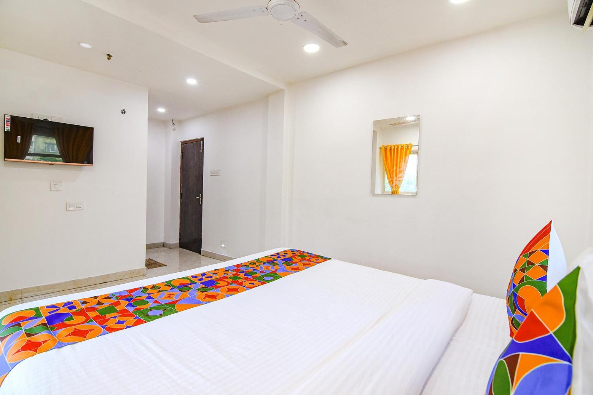 Fabhotel Grand Hazra Inn - Nr Ballygunge Station Колката Екстериор снимка