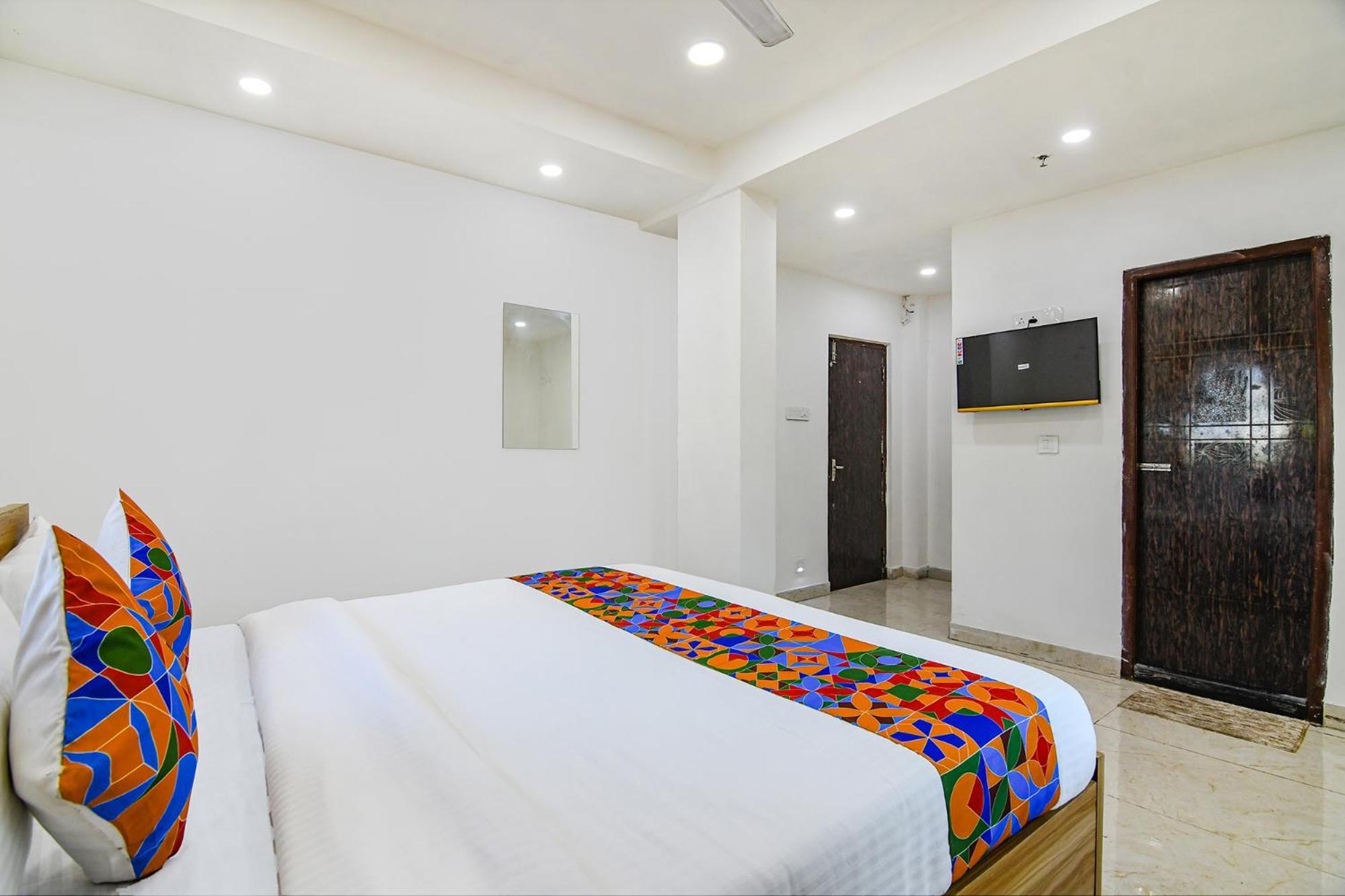 Fabhotel Grand Hazra Inn - Nr Ballygunge Station Колката Екстериор снимка