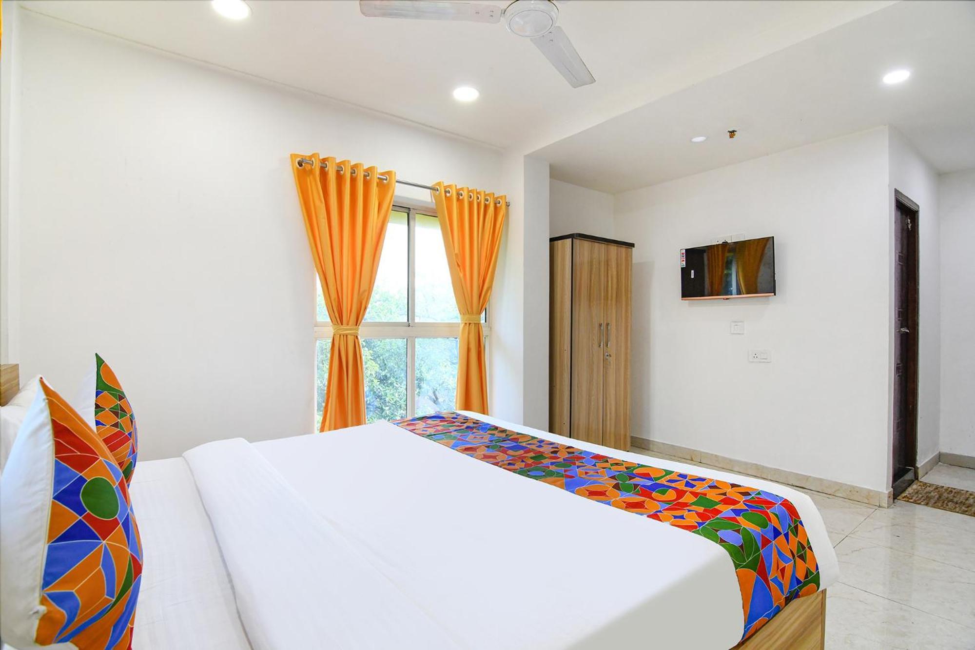 Fabhotel Grand Hazra Inn - Nr Ballygunge Station Колката Екстериор снимка