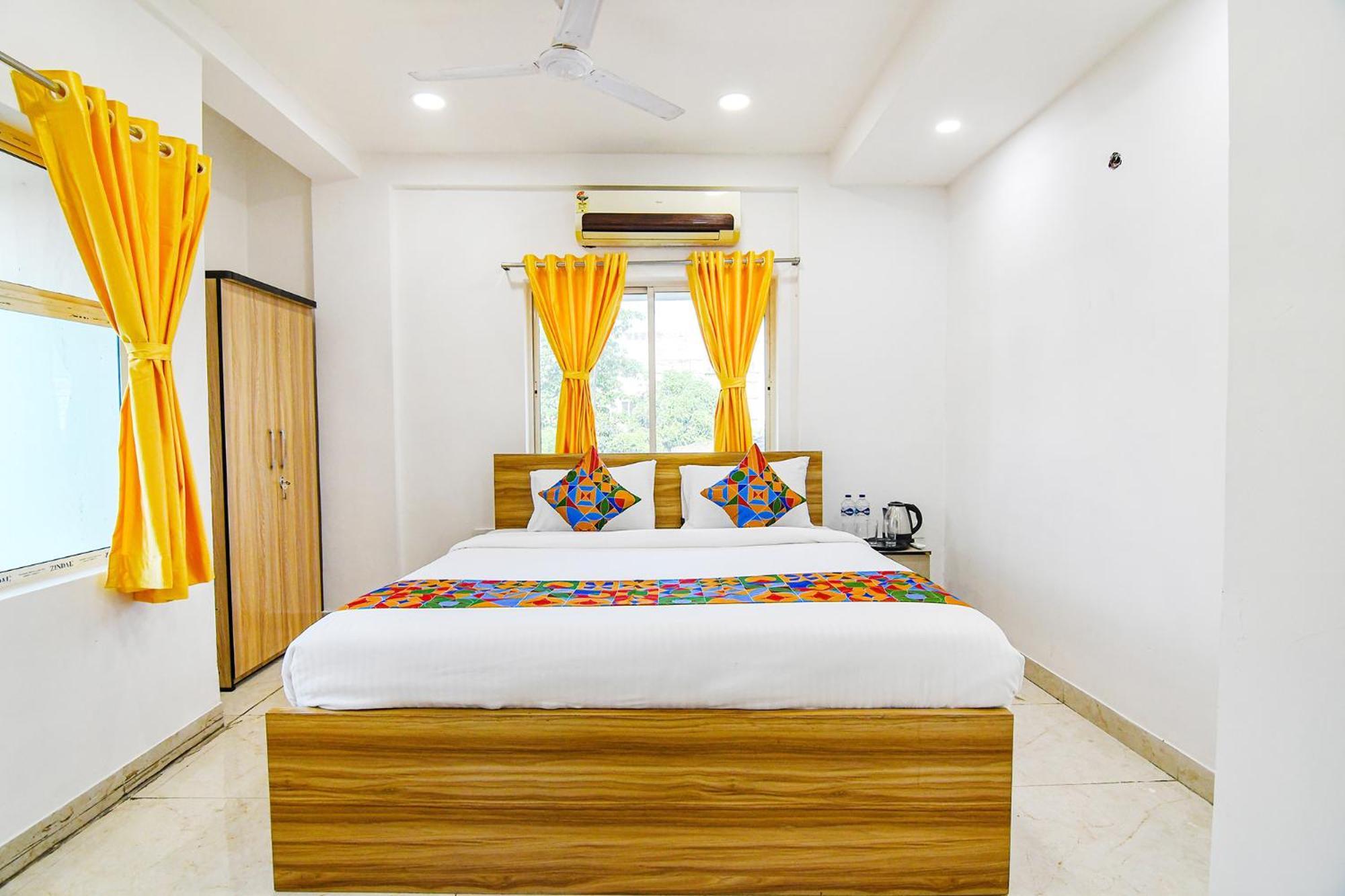 Fabhotel Grand Hazra Inn - Nr Ballygunge Station Колката Екстериор снимка
