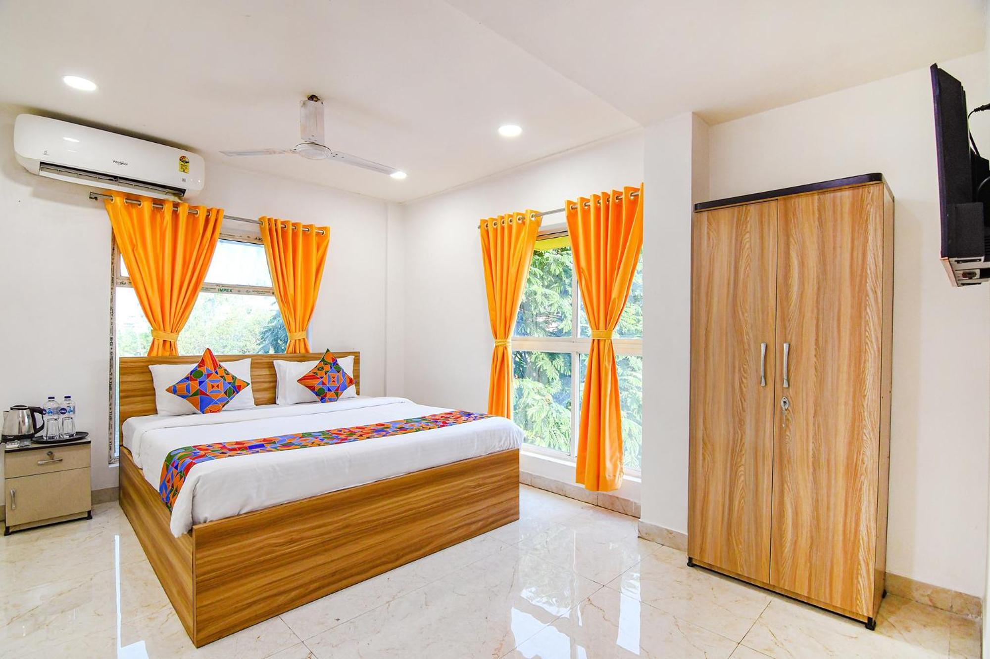 Fabhotel Grand Hazra Inn - Nr Ballygunge Station Колката Екстериор снимка