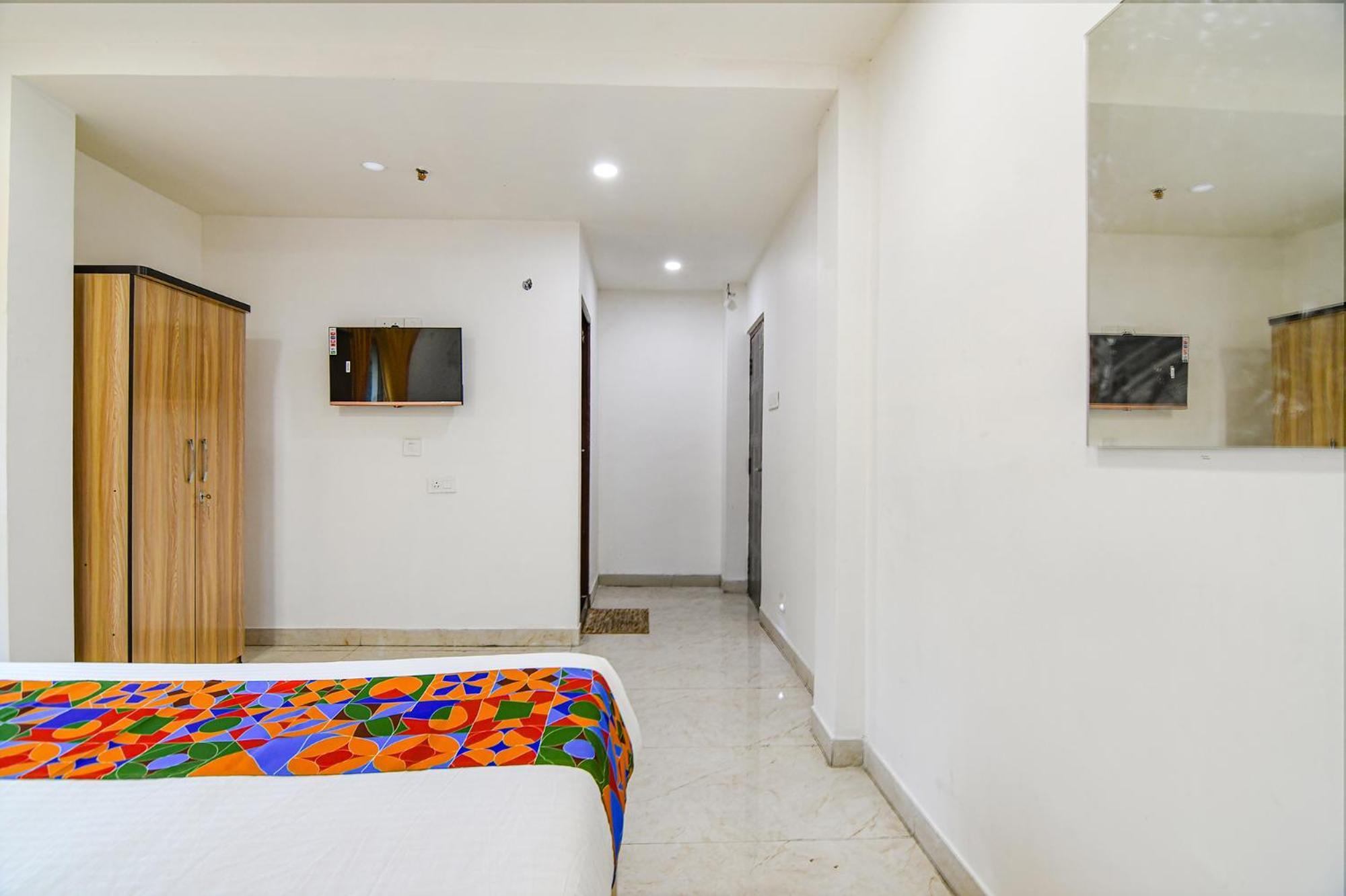 Fabhotel Grand Hazra Inn - Nr Ballygunge Station Колката Екстериор снимка