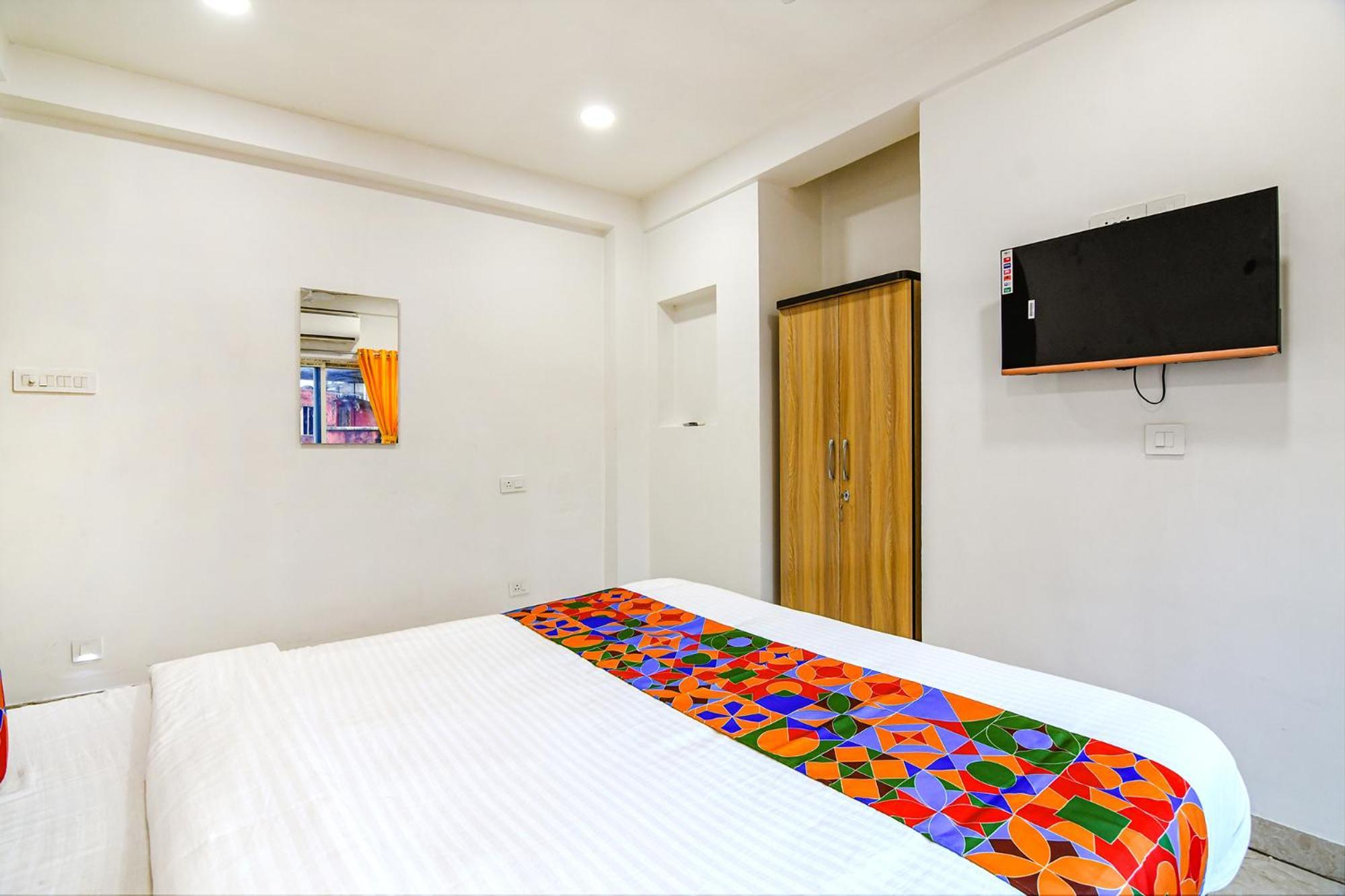 Fabhotel Grand Hazra Inn - Nr Ballygunge Station Колката Екстериор снимка